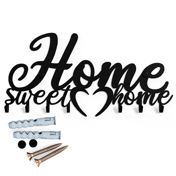 Sleutelrek Home Sweet Home boven een plank met planten en decoratieartikelen